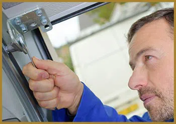 United Garage Door Repair Lannon, WI 262-292-1014 - serv-ins-gr-47m